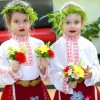 Малките лазарки от „Слънчице“ и „Паисий Хилендарски“ донесоха пролетна магия в сградата на Община Нова Загора