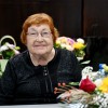 Плакет на Община Сливен за доц. Мария Тодорова по време на представянето на Алманах II "Ние, медиците"