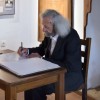 Художникът Велин Динев бе вписан в паметната лауреатска книга в къщата-музей „Добри Чинтулов“