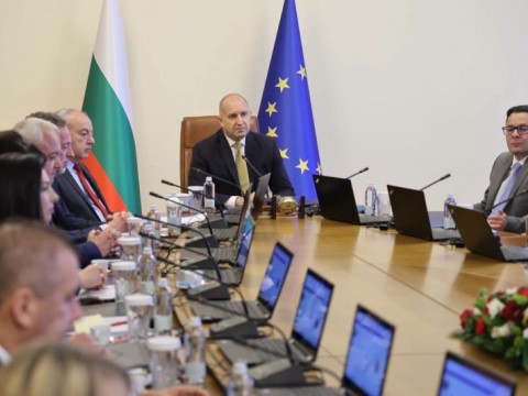  Румен Радев: Въвеждаме на практика пълна забрана на рекламата за хазарт