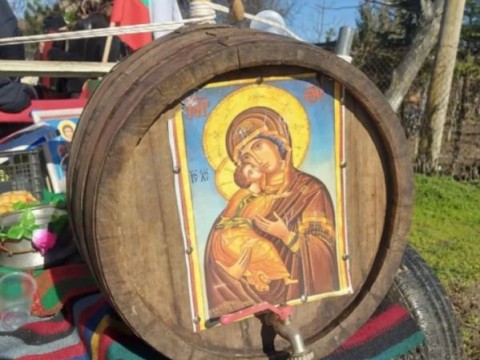 С тържествен ритуал в Пъдарево бе поставено началото на новата лозарска година