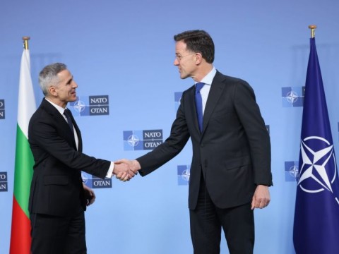 Премиерът Гюров пред Марк Рюте: България остава твърдо ангажирана с НАТО и колективната отбрана