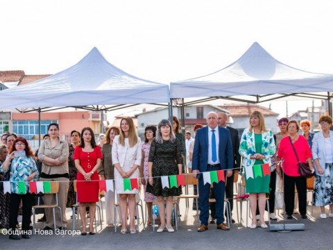 Обновеният дом на ОУ „Христо Смирненски“ в Нова Загора посрещна учениците за новата учебна година