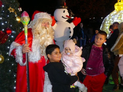 Новина: Коледната магия озари Нова Загора