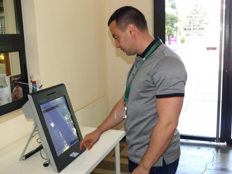 В Община Нова Загора е доставено специализирано устройство за електронно машинно гласуване