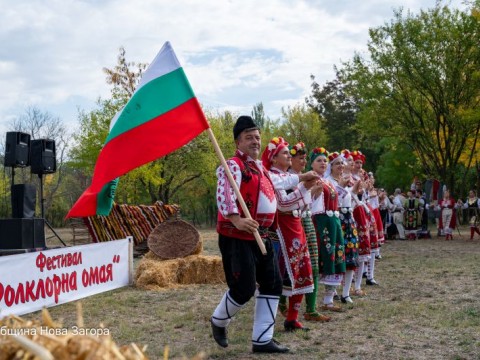„Фолклорна омая“ събра танцьори от цялата страна в Нова Загора