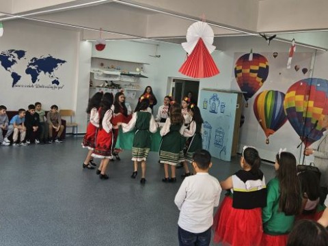 Патриотичен дух и единство: 3-ти март в ОУ „Панайот Хитов“