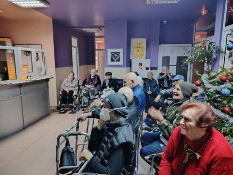 Сливенска митрополия посети фондация „Милосърдие“ и Дома за стари хора в Сливен