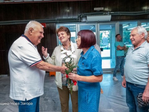 Изложбата „Когато дървото проговори“ представя над 80 творби в Нова Загора