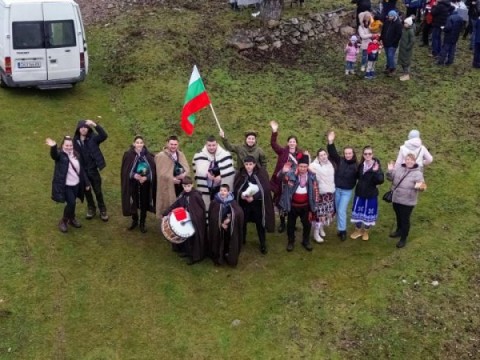 Община Твърдица отбеляза Трифон Зарезан с ритуално зарязване на лозе