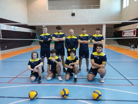 Волейболни срещи от Ученически игри 2025/2026 събраха ученици в спортна зала „Младост“
