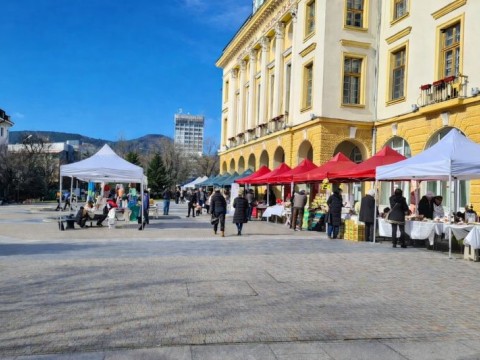 Фермерски пазар в Сливен