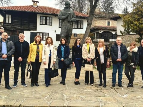 Община Котел участва в работна среща за подготовката на фолклорния празник „Балканът пее и разказва“