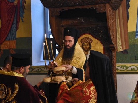 Празнична вечерня с петохлебие в Приморско