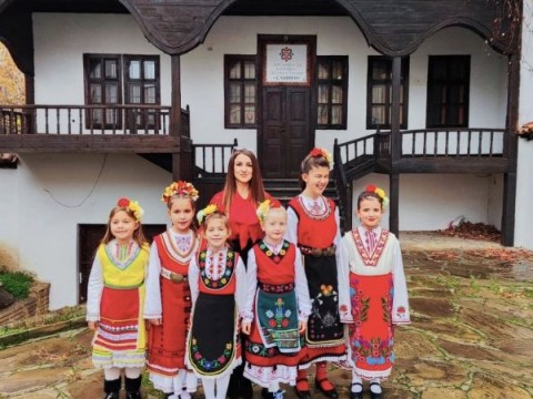 Таланти от ОДК „Св. Иван Рилски“ – Казанлък с блестящо представяне на Националния конкурс „Славеи пеят край Сливен“!