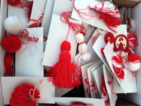 Тематична изложба на мартенички отвори врати в Общинска библиотека „П. Матеев“