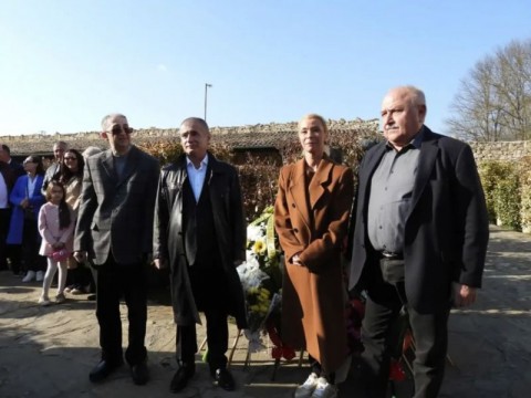 Бюст-паметник на д-р Петър Берон беше открит в Двора на Кирилицата в Плиска