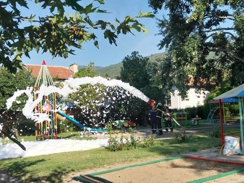 Малчугани от ДГ „Щастливо детство“ участваха в урок по пожарна безопасност в Твърдица