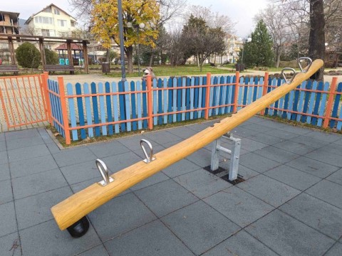 Приключи ремонтът на детската площадка в парк „Юнак“