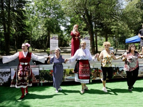 По повод Еньовден на събор край Тунджа в новозагорското с. Баня