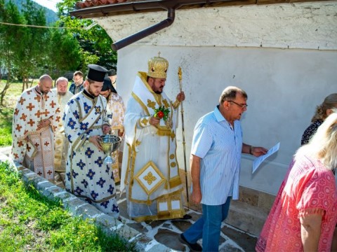 Тържествено преосветиха храм „Св. Петка“ в Твърдица и отслужиха литургия на Потопената църква