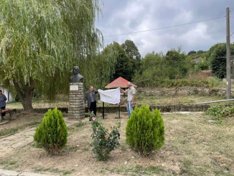 В с. Нейково откриха паметна плоча в чест на дългогодишния кмет Стоян Христов Георгиев