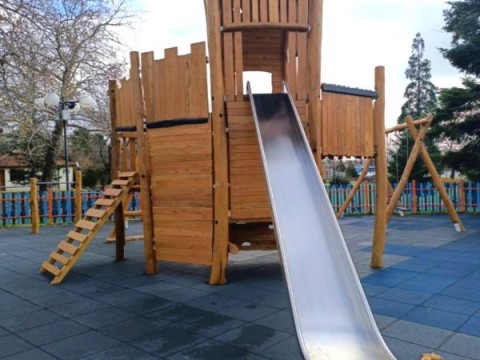 Приключи ремонтът на детската площадка в парк „Юнак“