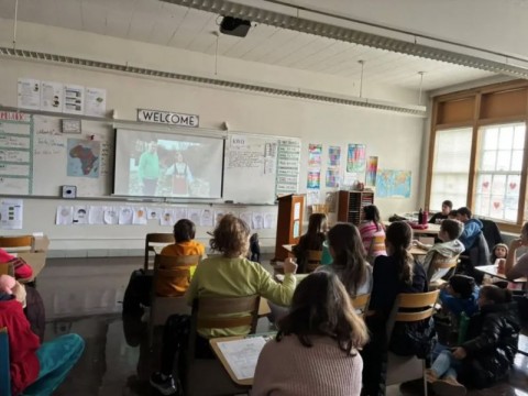 Ученици от Чикаго се докоснаха до традициите на Котел чрез онлайн среща с музейната експозиция „Кьорпеева къща“