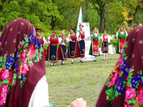 „Фолклорна омая“ за трета поредна година събра ритъма и духа на България в Нова Загора