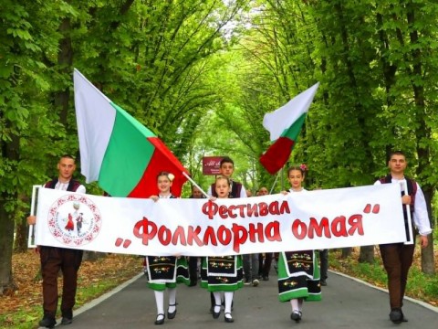 „Фолклорна омая“ за трета поредна година събра ритъма и духа на България в Нова Загора