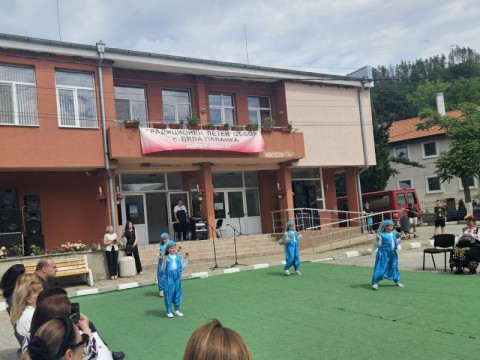 Празникът на Боров дол събра жители и гости с музика, танци и много настроение
