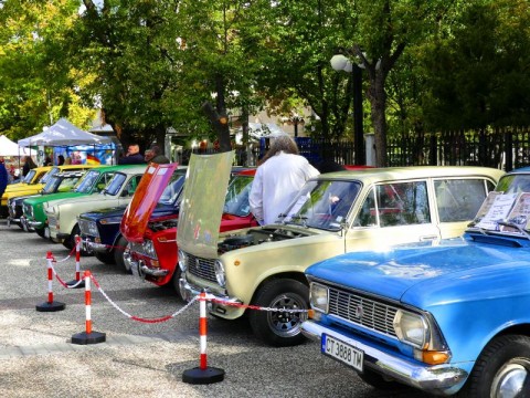 Ретро парад „Класика на колела“ върна духа на миналото в Нова Загора