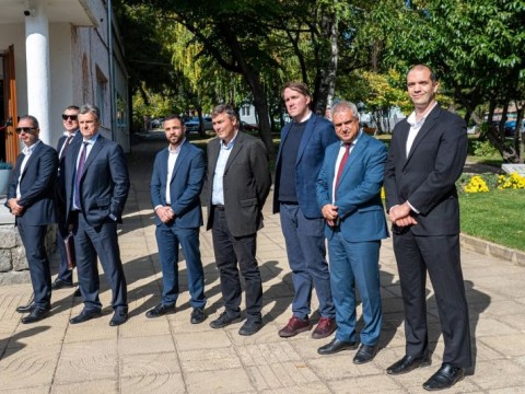 В Твърдица започна изграждането на батериен парк с технология Tesla Megapack 2XL