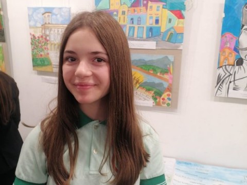 В навечерието на Димитровден, талантливите ни художници се представиха чудесно в 32-то издание на общоградският конкурс за рисунка „Аз и моят град“! На церемонията по награждаване в двора на галерия „Миркович“, нашите ученици обраха почти всички награди в