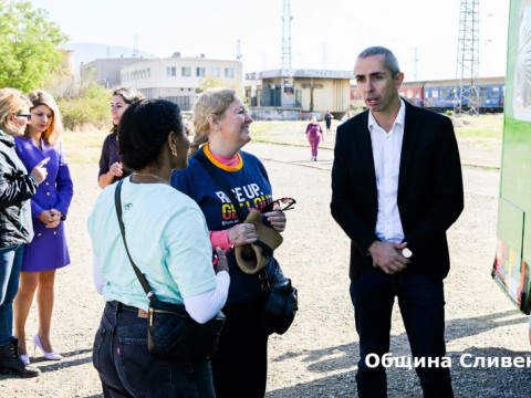 Мобилен социален център