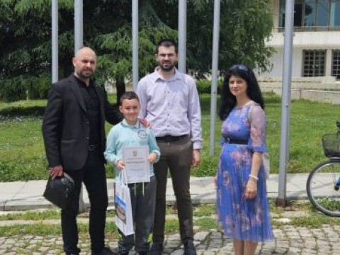 Награждаване на даровит ученик в ОУ"Панайот Хитов" 