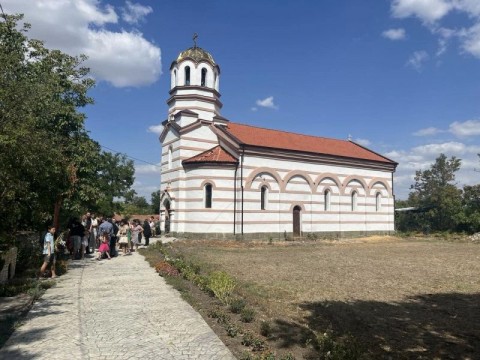 Сливенският митрополит Арсений посети храмовете в селата Гълъбинци, Златари и Болярско в  Община Тунджа