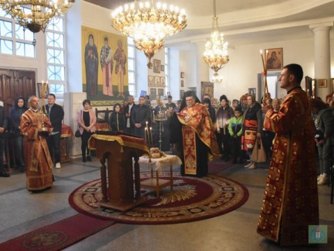 Празнична вечерня с петохлебие в Приморско