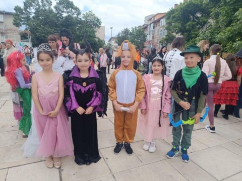 Карнавално шествие