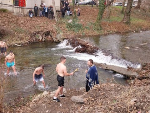 Твърдица спази традицията на Богоявление