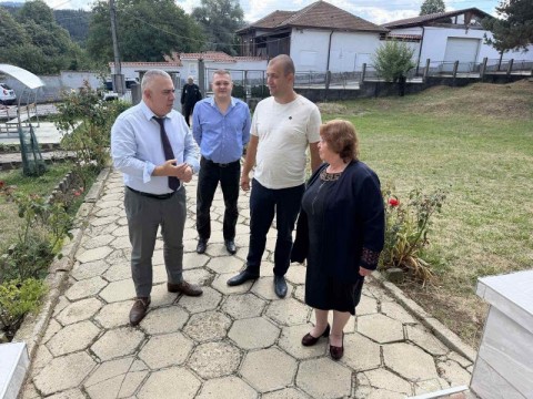Продължава ремонтът на покрива на ОУ „Васил Левски“ в Стара река 
