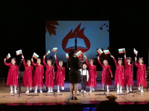 Вълнуваща Вечер на читалище „Напредък-2001“ озари Празника на Нова Загора