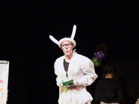 „Зайци Байци – Любознайци“ ще зарадва децата в Кукления театър в Сливен на 21 март