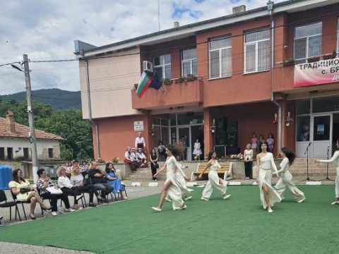 Празникът на Боров дол събра жители и гости с музика, танци и много настроение