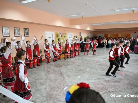 Откриха СТЕМ център по математика, информатика и роботика в ОУ "Елисавета Багряна"-Сливен