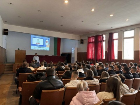Продължава обучението по Националната програма „Предпазване на младите хора от престъпления” 