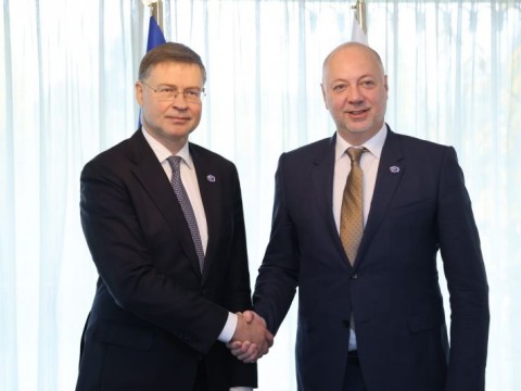 Премиерът Желязков към Домбровскис: Всички системи в България са готови да работят с еврото