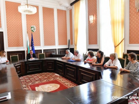 Кметът и синдикатите в здравеопазването подписаха Колективния трудов договор за 2023 г. 