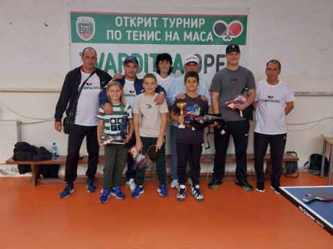Открит турнир по тенис на маса в Твърдица – спортен дух, емоции и отлични резултати!