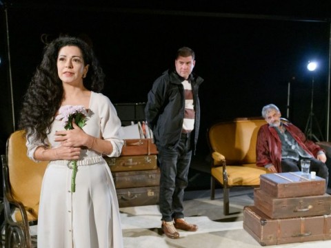 „За кого се вдига завесата“ гостува в Сливен с блестящ актьорски състав